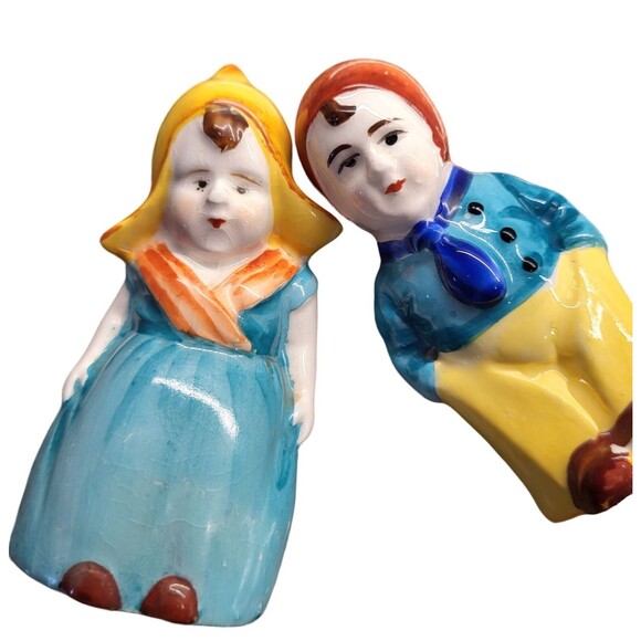 Vintage Netherlands Dutch Boy and Girl Handpainted  Salt and Pepper Shakers - Picture 1 of 8